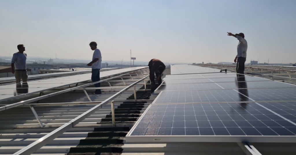 התקנת דוד סולארי על מפעל סודה סטרים